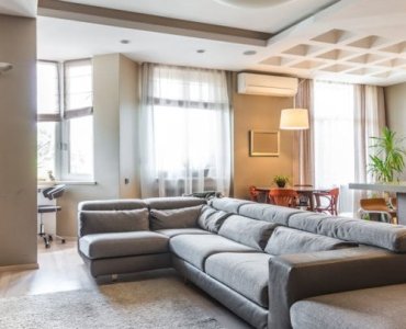 Alege covorul de lână ideal pentru un living aerisit și luminos: culori, texturi și trucuri inteligente