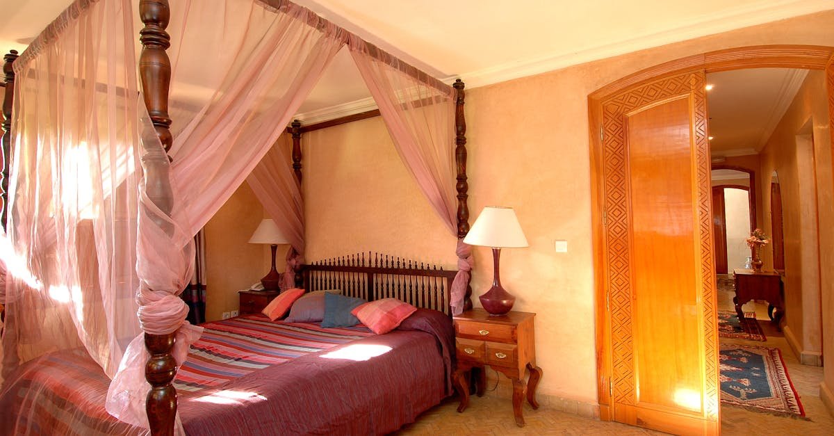 Dormitor ca-n povești: transformă-ți spațiul cu un pat cu baldachin