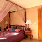 Dormitor ca-n povești: transformă-ți spațiul cu un pat cu baldachin