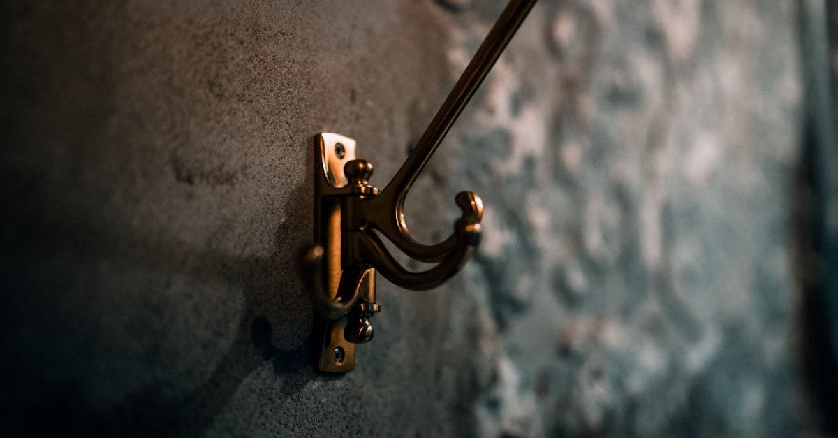 Transformă-ți pereții în spații utile: 20 de idei ingenioase cu cârlige multifuncționale