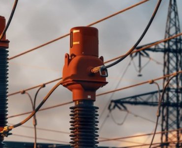 Când curentul costă cel mai mult: cum să eviți intervalele scumpe și să-ți reduci factura la energie