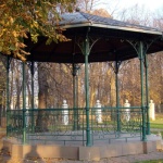 Transformă-ți grădina cu un foișor metalic: ghid pas cu pas, costuri și sfaturi de montaj