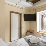 Culorile care îmbracă un dormitor rustic: alege lenjeria de pat ce încălzește atmosfera