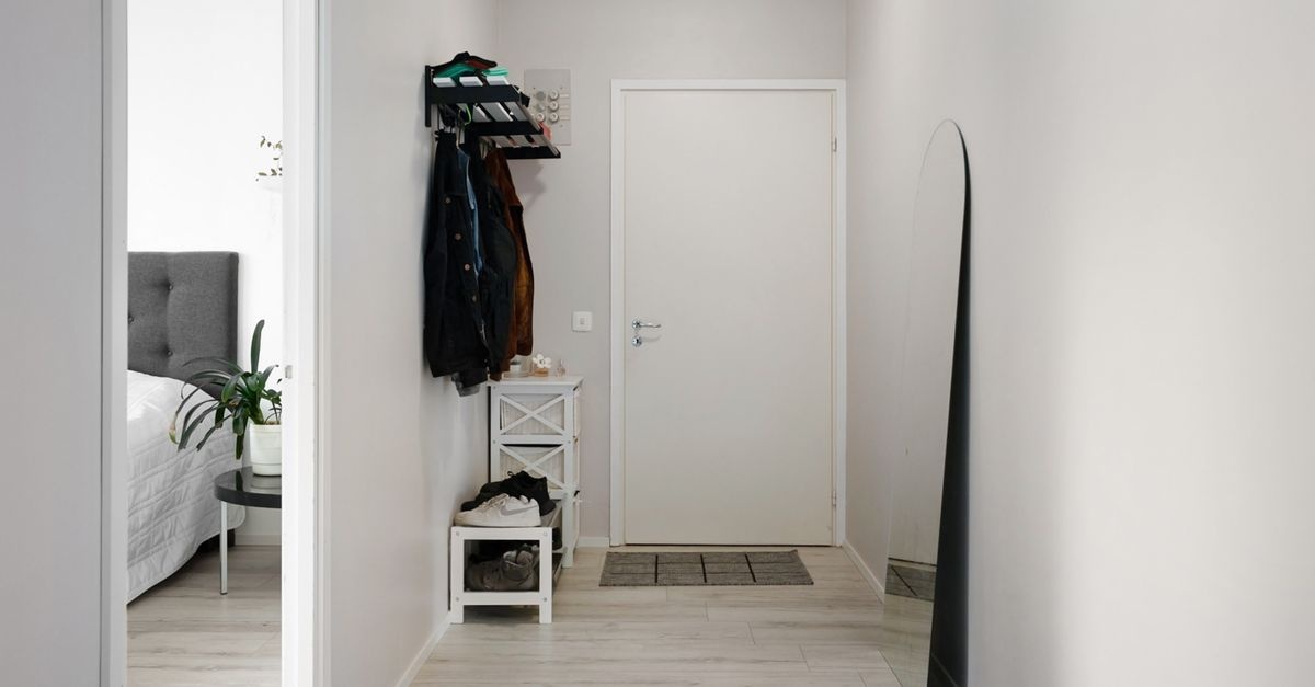 Hol mic, impact mare: 15 idei smart de organizare și decorațiuni care chiar funcționează